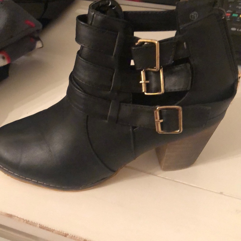 Bucco Capensis black boots